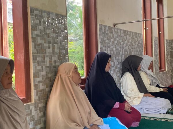 Tingkatkan Semangat Keislaman, KKN UNUGHA Cilacap Dampingi Pengajian Minggu Sore di Masjid Al Ikhlas Menganti