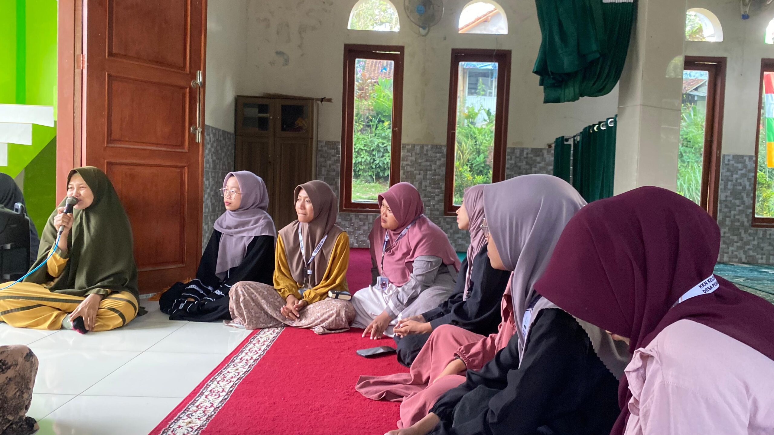 KKN UNUGHA Cilacap Bersama Jama’ah Ibu-Ibu Gelar Rutinan Yasin dan Tahlil di Masjid Al Ikhlas Menganti