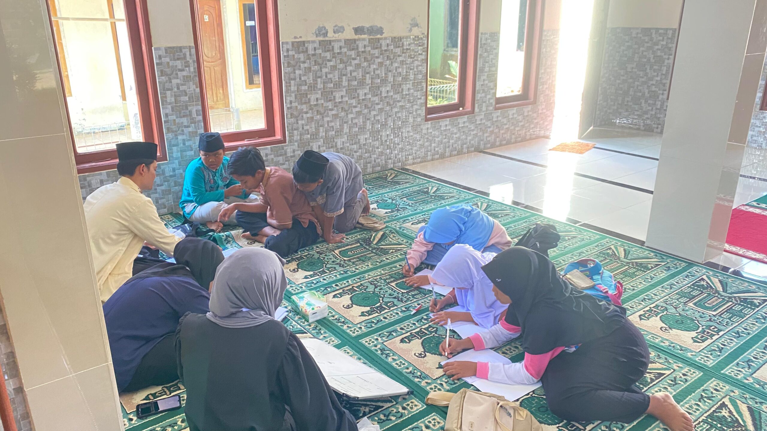KKN UNUGHA Cilacap Semangat Ajarkan Mengaji Anak-Anak TPQ di Masjid Al Ikhlas Menganti KKN UNUGHA Cilacap Semangat Ajarkan Mengaji Anak-Anak TPQ di Masjid Al Ikhlas Menganti